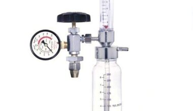 Zenith Oxygen Cylinder Regulator with Flowmeter & Humidifier Bottle - Essential Medical Device for Oxygen Therapy