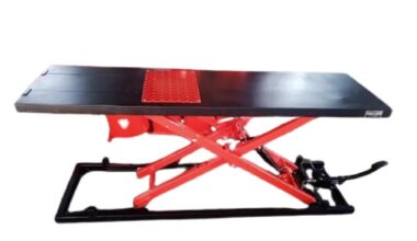 Samnantools Hydraulic Foot Operated Two Wheeler Lift — 300 Kg Load Capacity with 700 ml Hydraulic Oil for Motorcycle and Scooter Maintenance